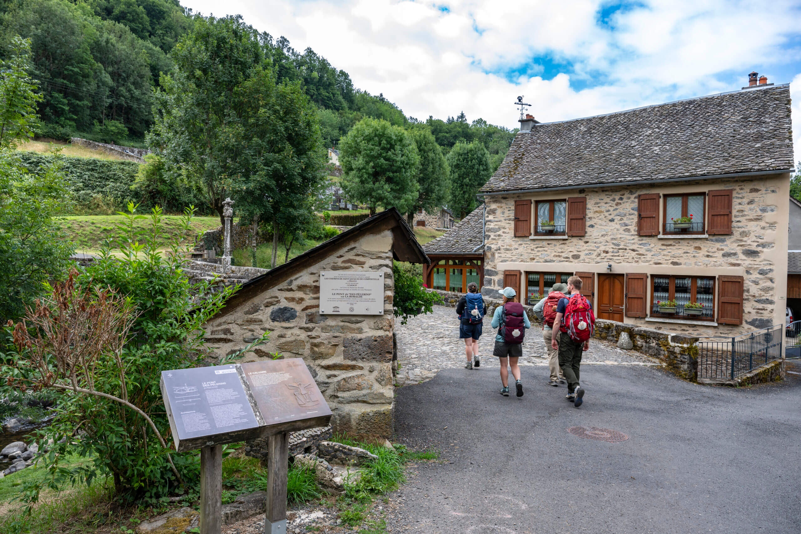 Vers le pont des pèlerins - Saint-Chély d'Aubrac ©AFCC JJGelbart