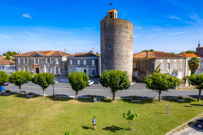 Donjon médiéval - Aulnay Saintonge ©AFCC JJGelbart