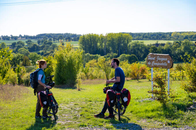 Cyclistes au vignoble Sarzay (2) - Véloroute 56 ©AFCC JJGelbart