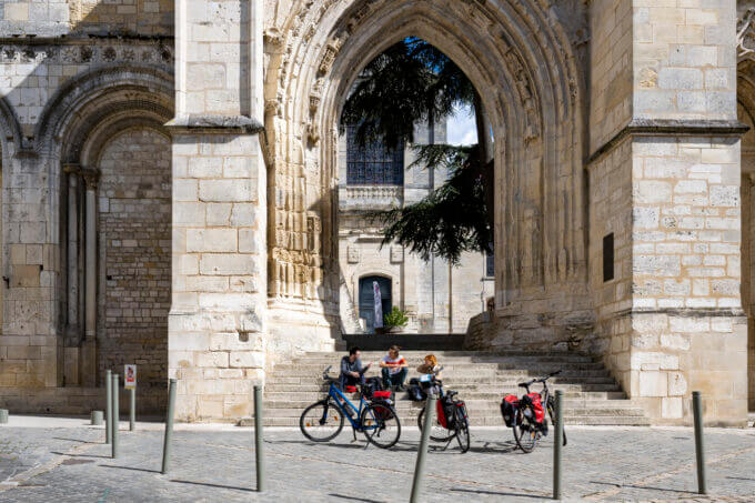 Sur le porche du Prieuré Notre-Dame - La Charité-sur-Loire ©AFCC JJGelbart