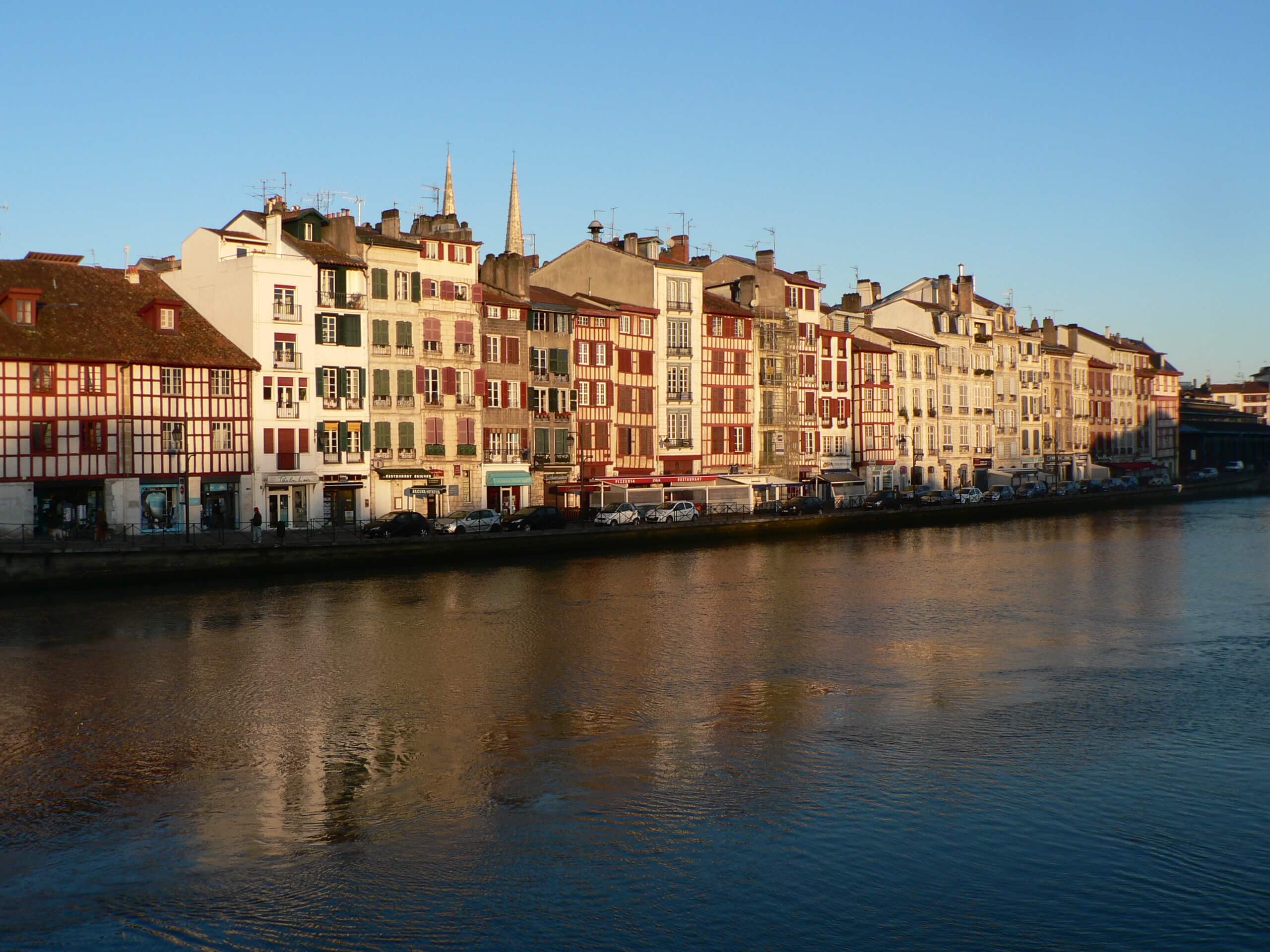 Bayonne - Quai de la Nive ©CDT64